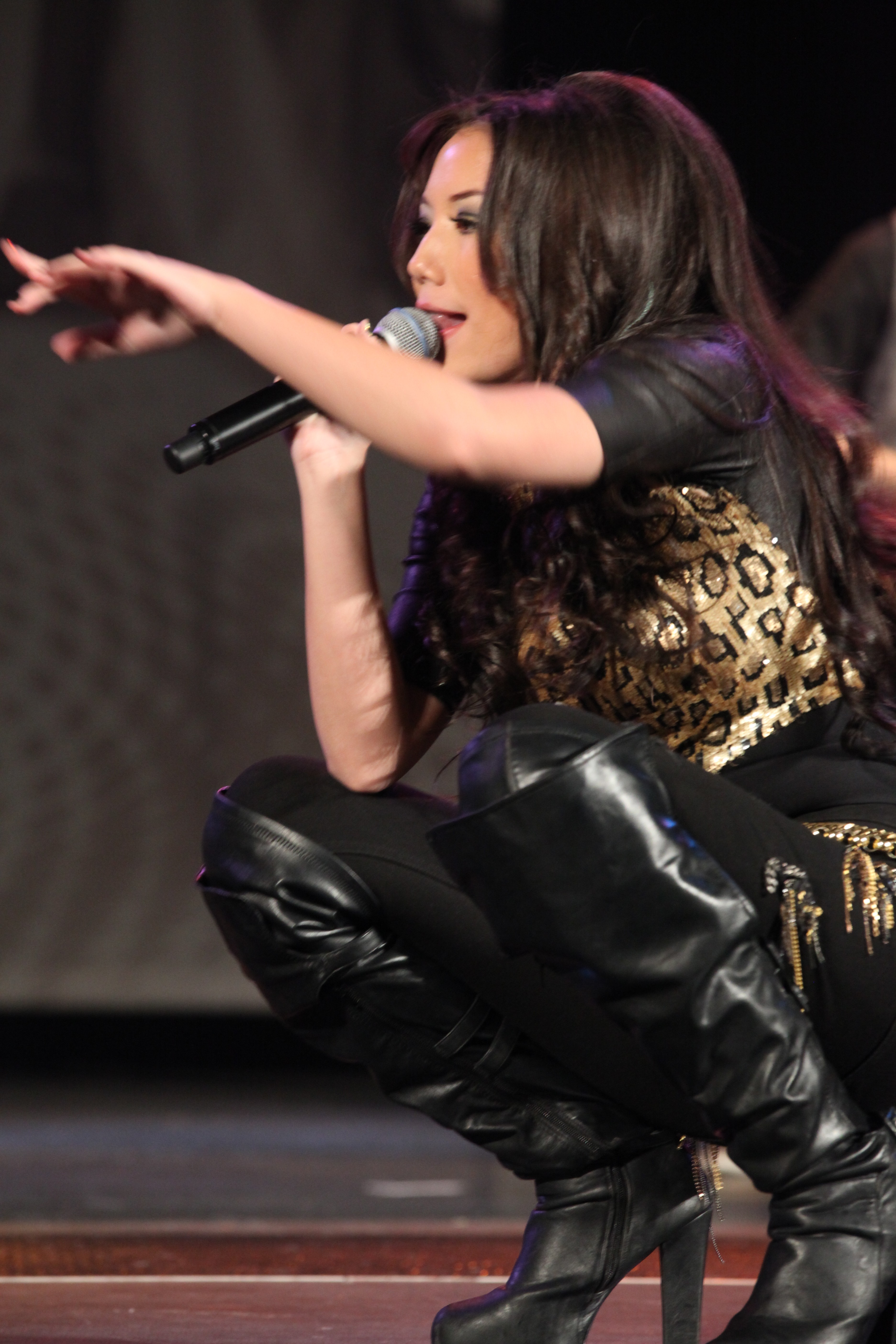 Manika Performing At Palms Pearl Concert Theater on Battle of the Strands TV Show Finale Pics!